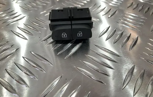 Volvo C40 Central locking switch button 32319765
