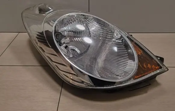 Nissan Note (E11) Headlight/headlamp 