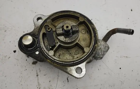 Toyota Yaris Vacuum pump