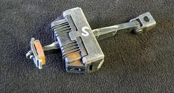 BMW 5 E60 E61 Front door check strap stopper 7033609