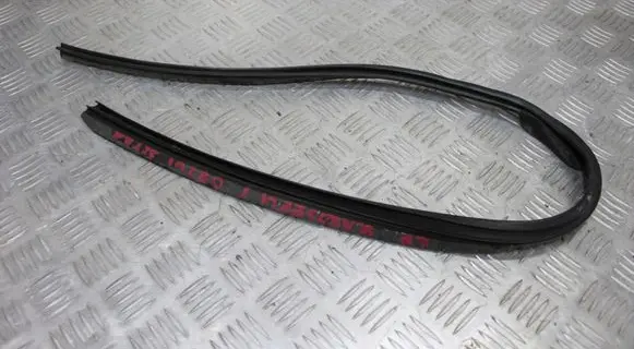 Volkswagen Transporter - Caravelle T4 Rubber seal front door window/glass 
