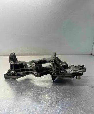 Volkswagen Golf VII Generator/alternator bracket 04L903143B
