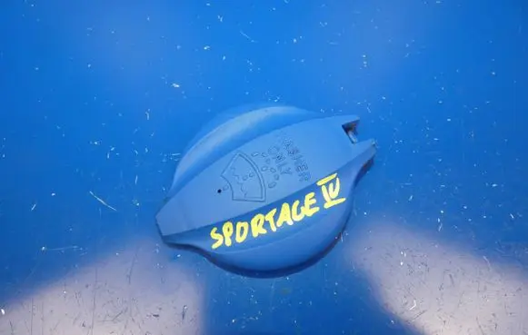 KIA Sportage Windshield washer fluid reservoir/tank 
