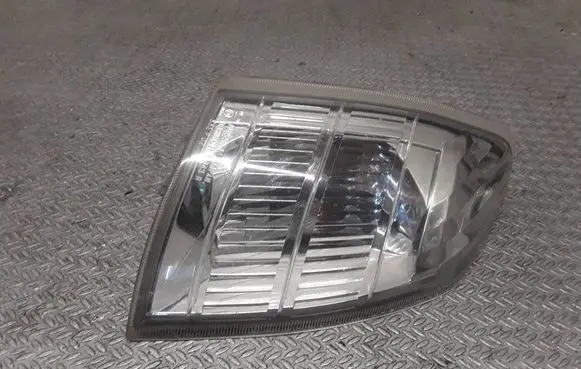 Nissan X-Trail T30 Front indicator light 