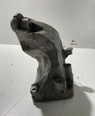 Mercedes-Benz C W204 Engine mounting bracket A6512230004