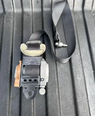 Infiniti FX Front seatbelt C9497HR11 33613 7T1911