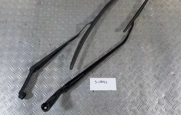 Suzuki SX4 S-Cross Front wiper blade arm