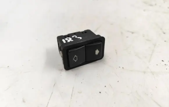 BMW 5 E39 Electric window control switch 8368974