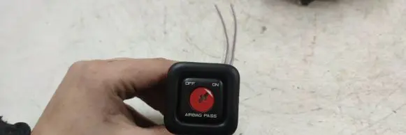 Passenger airbag on/off switch
