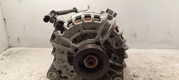 Jaguar XE Generator/alternator G4D39137 LR1Z008130