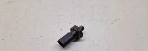 Volkswagen PASSAT B6 Oil pressure sensor 038919081D