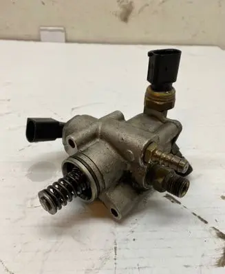 Audi TT TTS Mk2 Fuel injection high pressure pump 06F127025H