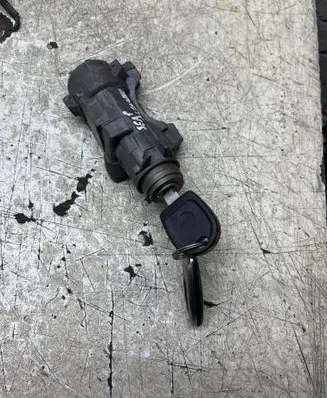 Seat Alhambra (Mk1) Ignition lock 4B0905851B