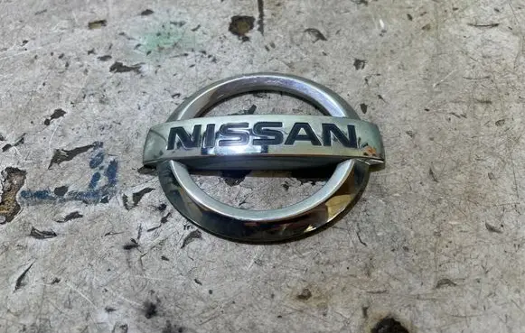Nissan Micra Manufacturer badge logo/emblem 90890