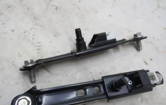 Renault Kadjar Seat belt adjustment rail 