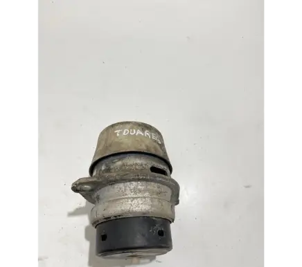 Volkswagen Touareg II Engine mount bracket 7L8199131F