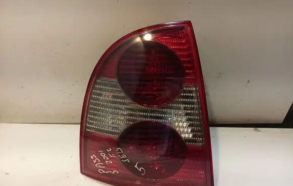 Volkswagen PASSAT B5.5 Rear/tail lights