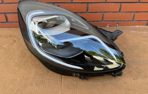 Ford Puma Headlight/headlamp