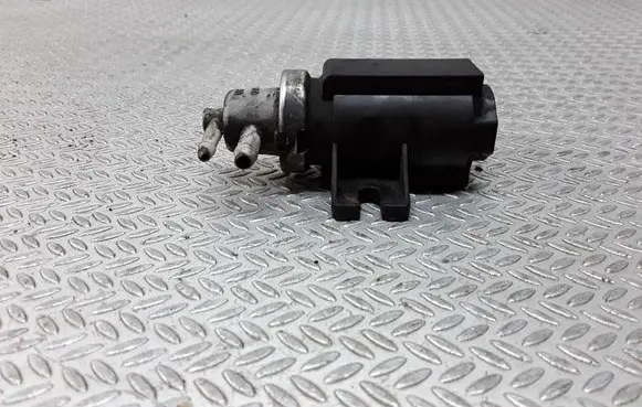 Volkswagen PASSAT B5.5 Turbo solenoid valve 1J0906627A