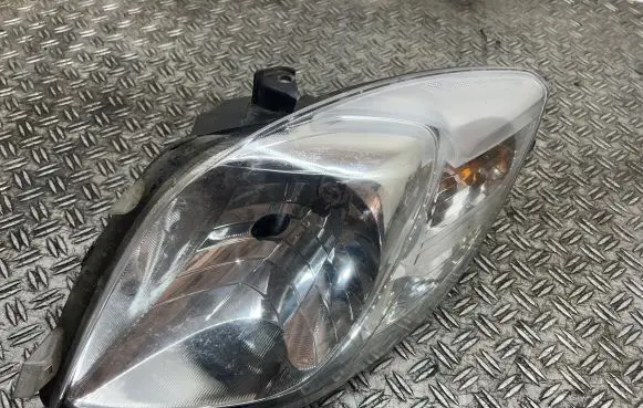 Toyota Yaris Headlight/headlamp 89900737