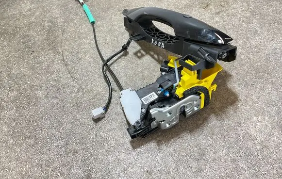 Hyundai Kona II Front door lock 81310DF210