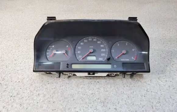 Volvo S70 V70 V70 XC Speedometer (instrument cluster) 9451530