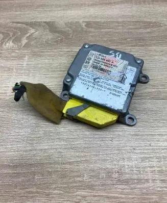 Volkswagen PASSAT B5 Airbag control unit/module 1J0909607A 01000405