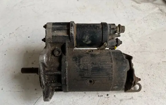 Volkswagen Golf I Starter motor 036911023D