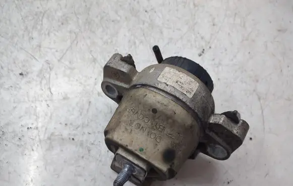 Jaguar XF X260 Engine mount bracket