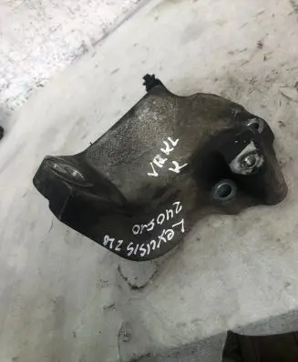 Lexus IS 220D-250-350 Engine mounting bracket
