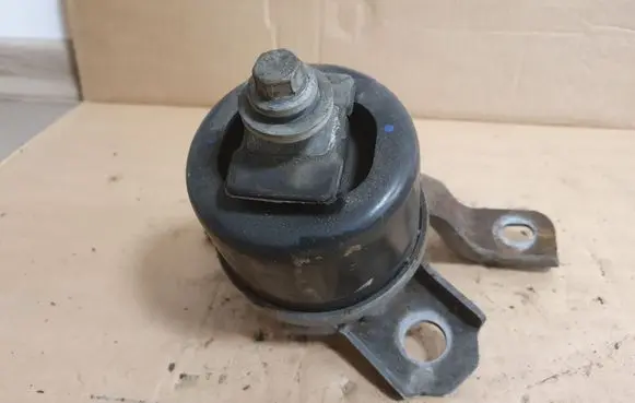 Volvo S80 Engine mount bracket