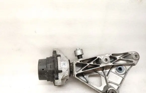 BMW 4 F36 Gran coupe Engine mount bracket 788615 6787663