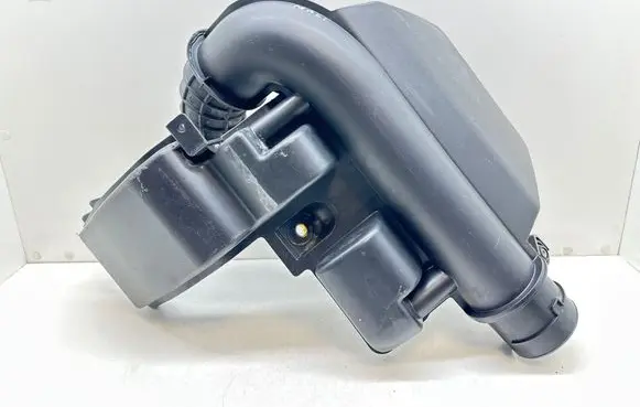 Chevrolet Malibu Intake resonator 84380397