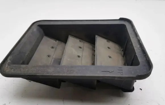 Mitsubishi Outlander Quarter panel pressure vent 