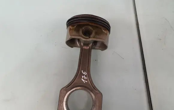 BMW M5 Piston with connecting rod 11257840922 11247838623