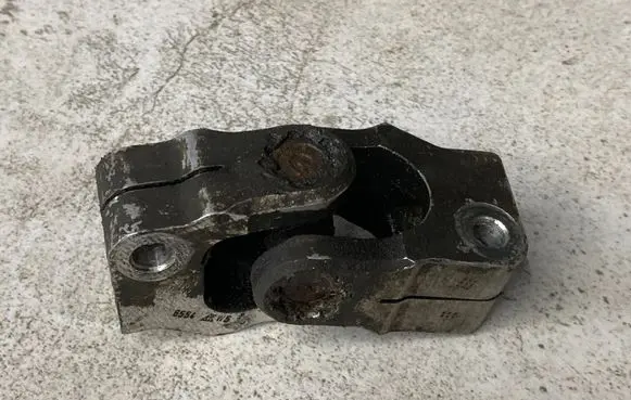Volvo XC90 Steering column universal joint 
