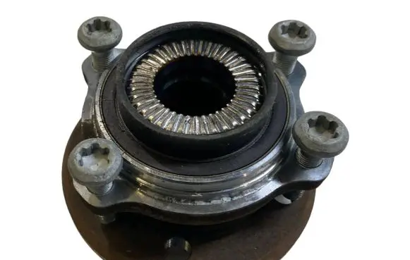 BMW X7 G07 Front wheel hub 6895674