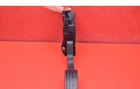 Volvo V40 Accelerator throttle pedal 31280595