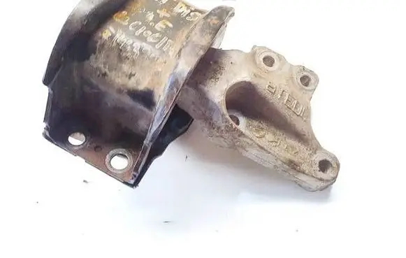 Citroen C4 I Picasso Engine mount bracket 9681855180
