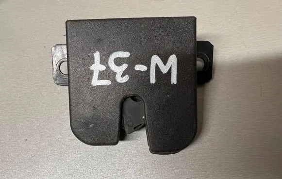 Loading door lock