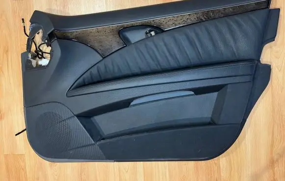 Mercedes-Benz E W211 Front door card panel trim A2118312446 2118312446