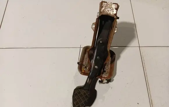 Volkswagen Touran II Brake pedal 1T1721057Q
