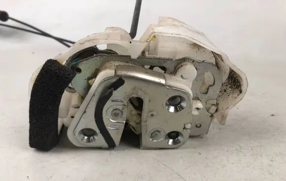 Subaru Outback Front door lock