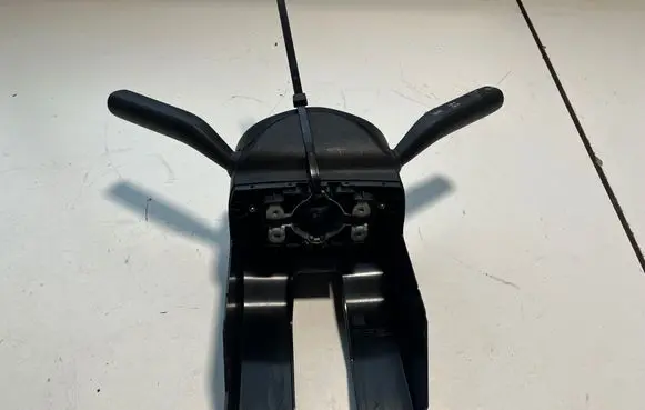 Wiper turn signal indicator stalk/switch