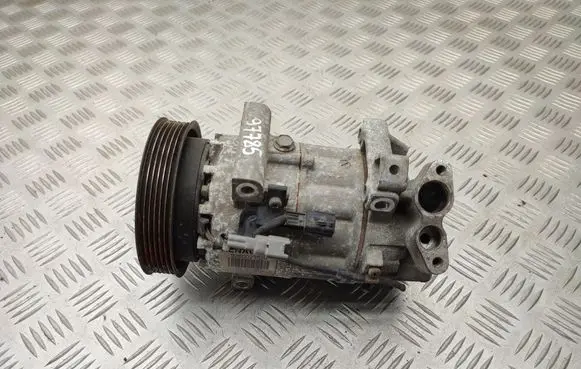 Renault Clio IV Air conditioning (A/C) compressor (pump) 926002352R