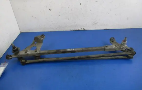 Honda CR-V Front wiper linkage and motor
