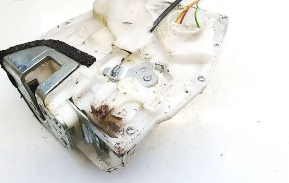Suzuki SX4 Rear door lock