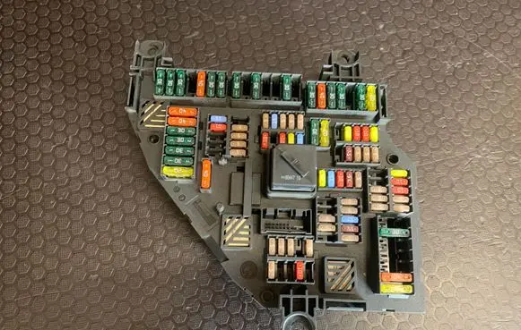BMW 7 F01 F02 F03 F04 Fuse module 017033452C 00115977 9151322