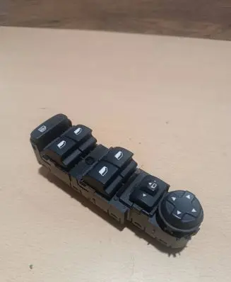 Peugeot 208 Electric window control switch 96788264ZD