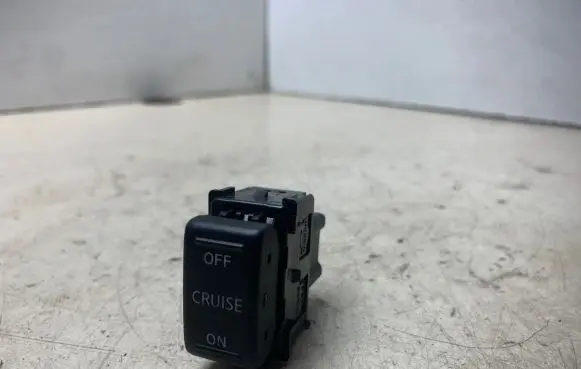 Nissan Tiida C11 Cruise control switch 